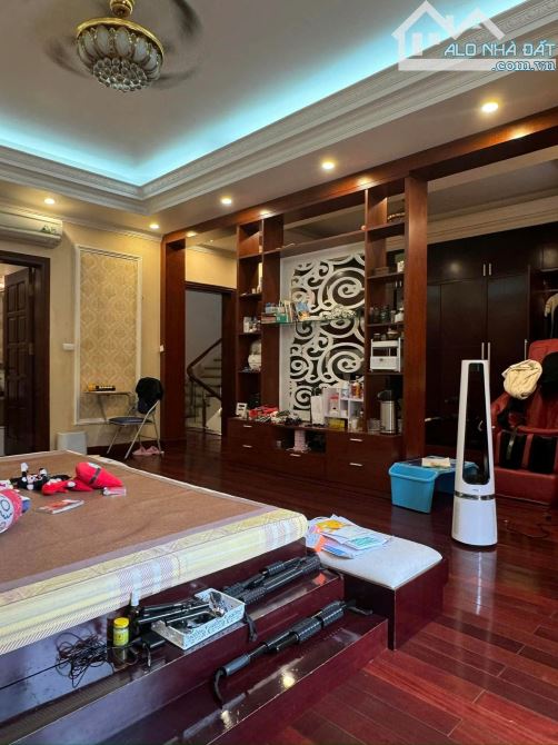 ⚜️ Rẻ & Đẹp Nhất – Biệt Thự Bắc Linh Đàm Siêu Đẹp 232m2 4T MT 13m, Chỉ 45 Tỷ ⚜️ - 3