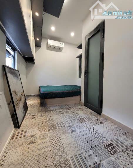 NHÀ ĐẸP 2 TẦNG Đ. LÊ TRỌNG TẤN - HẺM XE HƠI - 35M2 -TẶNG NỘI THẤT -HOÀN CÔNG ĐỦ. CHỈ 3 XÍU - 4