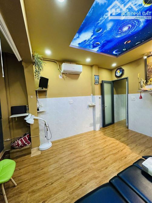 Mặt tiền kinh doanh ô tô tránh, vài bước ra Âu Cơ, 5.8 tỷ - 5