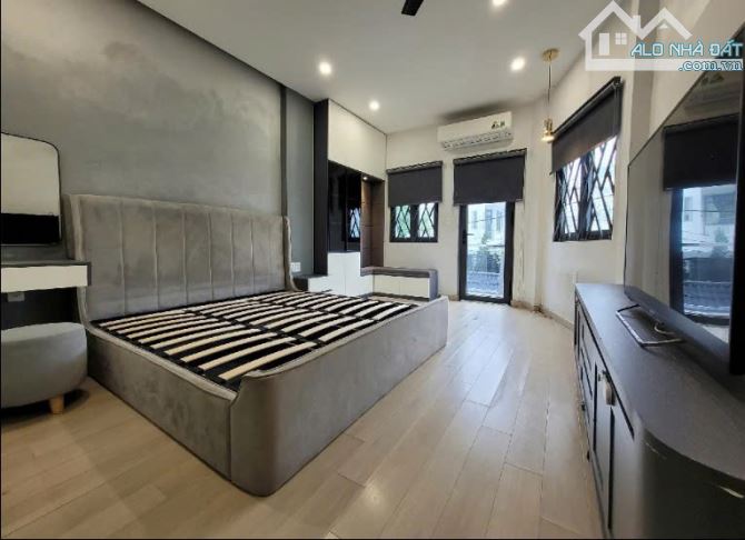 NHÀ ĐẸP 2 TẦNG Đ. LÊ TRỌNG TẤN - HẺM XE HƠI - 35M2 -TẶNG NỘI THẤT -HOÀN CÔNG ĐỦ. CHỈ 3 XÍU - 5