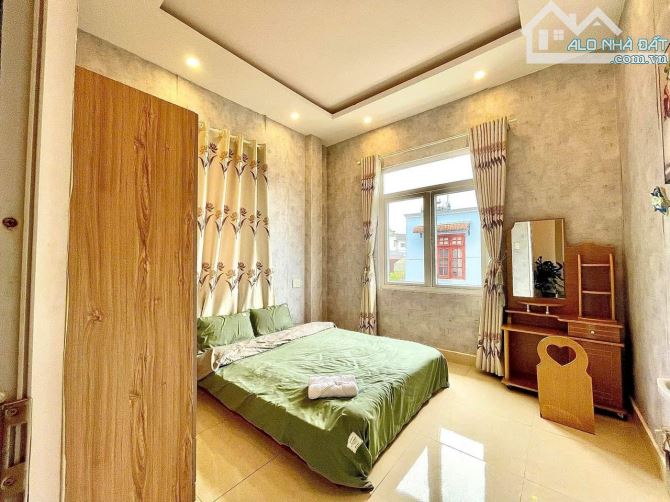 Bán biệt thự đang làm homestay gần trường Đại Học Đà Lạt. 7ty4 - nhà 2 tầg. 5phog ngu - 5