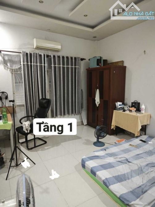 NHÀ 3 TẦNG - HAI MẶT HẺM XE HƠI THÔNG - CÁCH VÀI CĂN RA ĐƯỜNG LỚN- KHÔNG CÓ LỘ GIỚI - Chỉ - 6