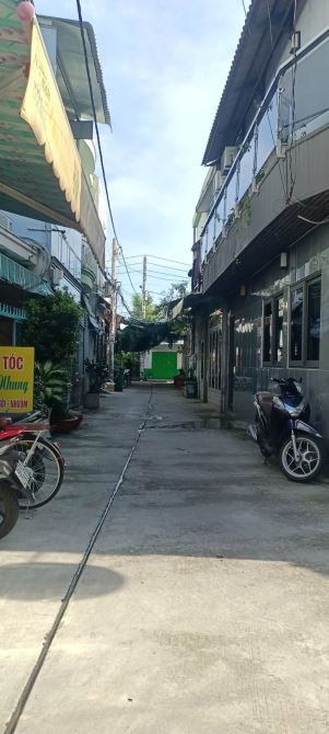 NHÀ ĐẸP 2 TẦNG Đ. LÊ TRỌNG TẤN - HẺM XE HƠI - 35M2 -TẶNG NỘI THẤT -HOÀN CÔNG ĐỦ. CHỈ 3 XÍU - 6