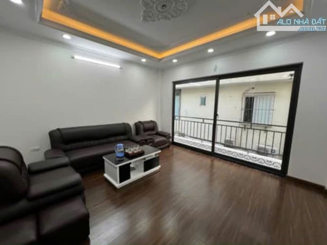 Bán nhà Đông Mỹ, Thanh Trì, DT 60m2, 4T, MT 4.5m, Ô tô đỗ cửa, Khu dân trí cao - 7,6Tỷ. - 9