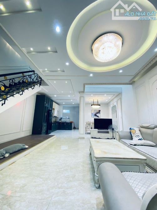 Cần bán gấp Nhà mới đẹp 3 tầng đường Hoàng Diệu-con đường đông đúc sầm uất bậc nhất quận H