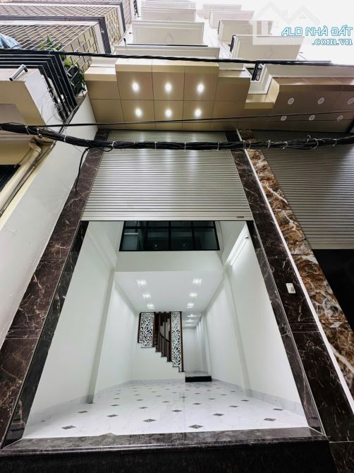 BÁN NHÀ ĐỊNH CÔNG, DT 45M x 7 TẦNG, NHỈNH 9 TỶ, NGÕ RỘNG, VỊ TRÍ SIÊU ĐẸP