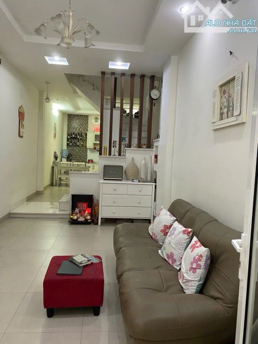 Bán nhà 4 tầng, HXH Đồng Xoài DT 49m2, gần chợ Hoàng Hoa Thám giá 7.9 tỷ TL