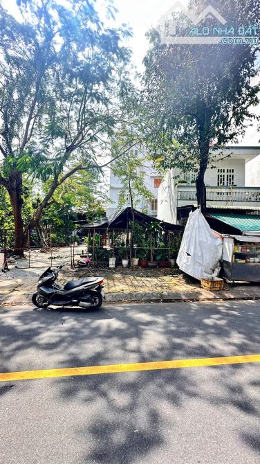 11.5 TỶ- GẤP BÁN NỀN GÓC 2 MẶT TIỀN (7.5 x18.5m) ĐƯỜNG D1,man thiện ,tp.thủ đức