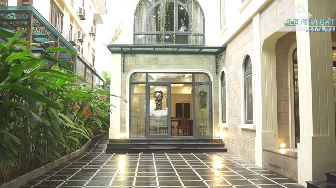Cho thuê biệt thự View Hồ Thành Phố Giao Lưu. DT 180m2, 4 tầng. Full đồ Giá 80 triệu (thán