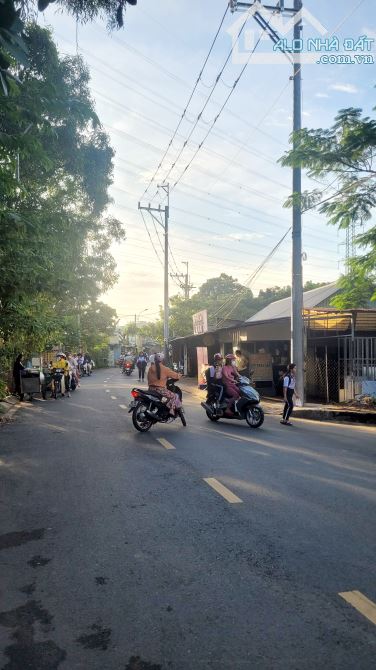 NGỘP, BÁN ĐẤT TẶNG NHÀ MẶT TIỀN NHỰA NGUYỄN THỊ ĐIỆP GẦN TRƯỜNG PTTH ĐÔNG THẠNH  . CN : 9