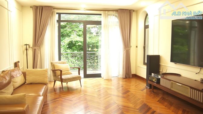 Cho thuê biệt thự View Hồ Thành Phố Giao Lưu. DT 180m2, 4 tầng. Full đồ Giá 80 triệu (thán - 10