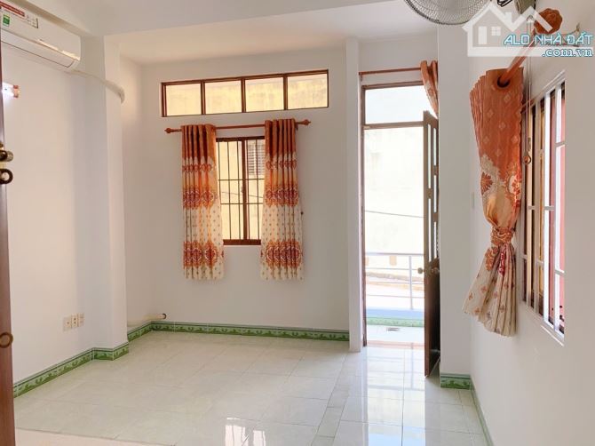 HẺM XE HƠI ĐỖ CỬA, NGAY CÔNG VIÊN LÀNG HOA GÒ VẤP, 4 TẦNG, 43M2, HƠN 5 ĐỒNG - 1