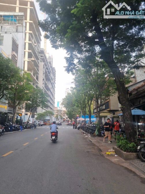 Cho thuê Spa, tiệm tóc MT Lê Thị Hồng Gấm. Q1. Dt: 4,5x22m, Kc: trệt 1 lầu. Gía: 50tr - 1