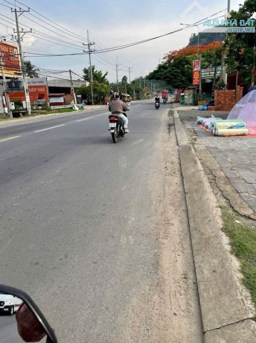 BÁN ĐẤT 1 SẸC QUỐC LỘ 20 MẶT TIỀN NHỰA 1039M2(16MX64M) KHU DÂN CƯ CHỈ 900 TRIỆU - 1