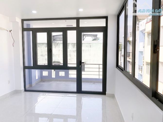 HẺM XE HƠI ĐỖ CỬA, NGAY CÔNG VIÊN LÀNG HOA GÒ VẤP, 4 TẦNG, 43M2, HƠN 5 ĐỒNG - 2