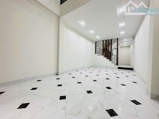 BÁN NHÀ ĐỊNH CÔNG, DT 45M x 7 TẦNG, NHỈNH 9 TỶ, NGÕ RỘNG, VỊ TRÍ SIÊU ĐẸP - 2