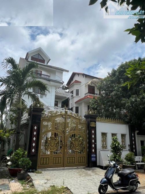 Bán nhà biệt thự Khang Điền đường số 11 Dương Đình Hội P.Long B Quận 9 (200m2) 18 tỷ - 2