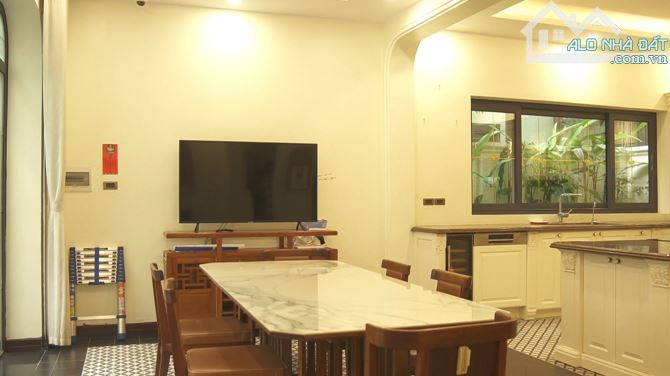 Cho thuê biệt thự View Hồ Thành Phố Giao Lưu. DT 180m2, 4 tầng. Full đồ Giá 80 triệu (thán - 2