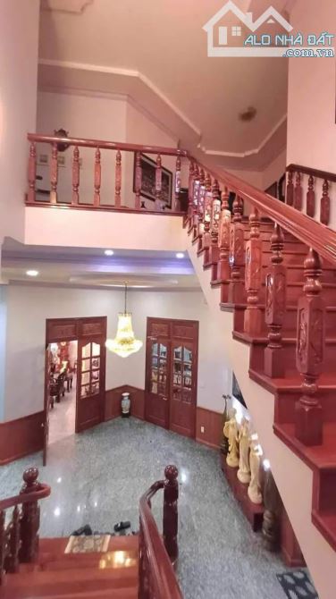 BÁN BIỆT THỰ SÂN VƯỜN TT QUẬN 9 – DT 1054M2 X 3T BTCT – ĐẦY ĐỦ TIỆN NGHI. - 9