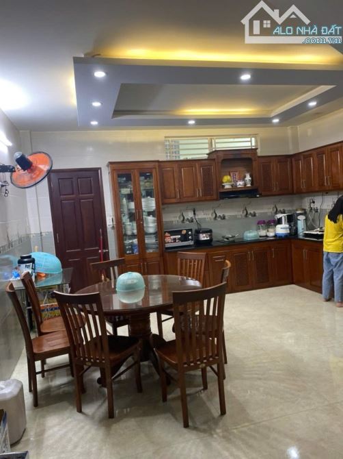 Bán nhà 4 tầng mặt tiền Nguyễn Quang Bích - DT 93m² (5x18.5m) - Giá 7.9 tỷ - Hải Châu - 3
