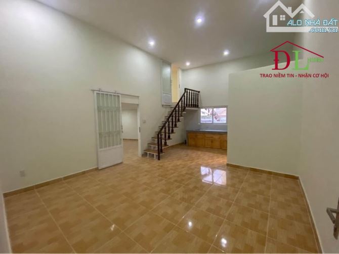 1711 🏞⛺️🏡 NHÀ HẺM BA THÁNG TƯ - NGAY VÒNG XOAY KIM CÚC - CÓ SÂN ĐẬU OTO - NGAY TRUNG TÂM - 3