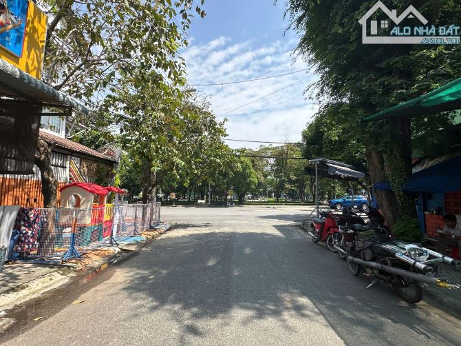 Bán đất biệt thự đường 49, Phường Bình Trưng Đông, Tp Thủ Đức, DT : 200m2. Gía ; 18.5 tỷ - 3