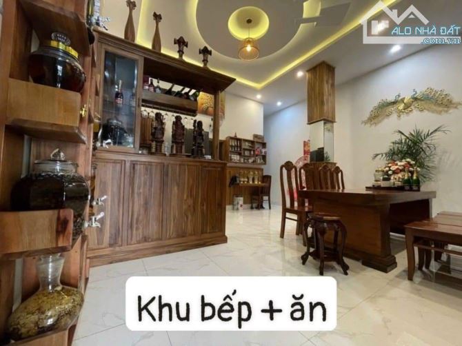 Bán Homestay V.I.P 4 Mê Mặt tiền Phường Ngô Mây cách Biển Quy Nhơn chỉ 300m , 114m2 - 3