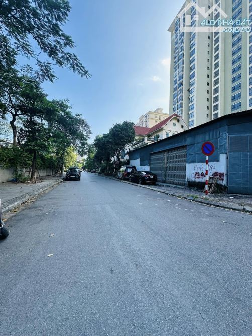 ⚜️ Đất Vàng Khu Đô Thị Yên Hòa, Trần Kim Xuyến, Lô góc 3 Mặt Tiền 321m2, MT 25m, Chỉ 125 - 3