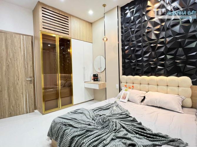 💥 SIÊU PHẨM VILLA NGAY TRUNG TÂM TP - 95M2 3 TẦNG - HỒ CÁ SÂN VƯỜN CHỈ 4TY HƠN- - 5