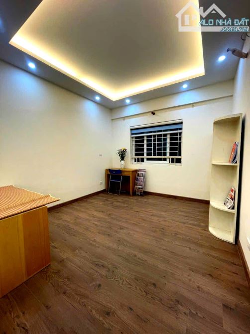 Bán gấp Chung cư lô góc, Cienco1 Hoàng Đạo Thúy, 156M2 – 5 PN. Giá 9,5 tỷ. sổ đỏ CC. - 5