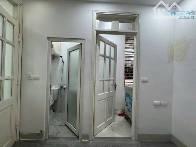 Bán chung cư mini phố Vũ Tông Phan, Thanh Xuân. Sổ đỏ; 36 m2. Giá thật 1.26 tỷ và còn nhà - 4