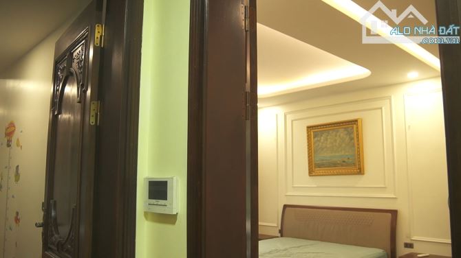 Cho thuê biệt thự View Hồ Thành Phố Giao Lưu. DT 180m2, 4 tầng. Full đồ Giá 80 triệu (thán - 5