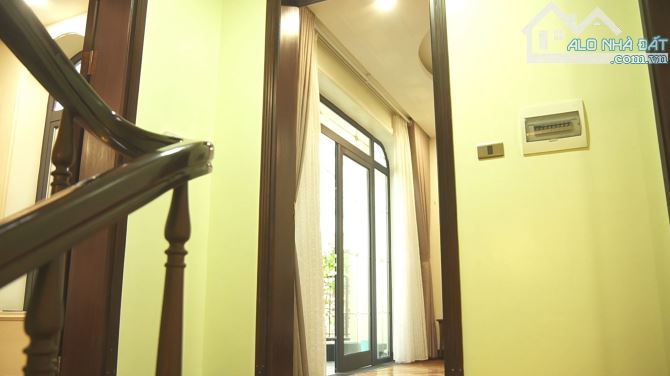 Cho thuê biệt thự View Hồ Thành Phố Giao Lưu. DT 180m2, 4 tầng. Full đồ Giá 80 triệu (thán - 6