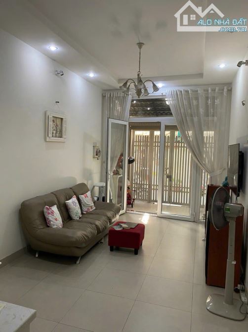 Bán nhà 4 tầng, HXH Đồng Xoài DT 49m2, gần chợ Hoàng Hoa Thám giá 7.9 tỷ TL - 8