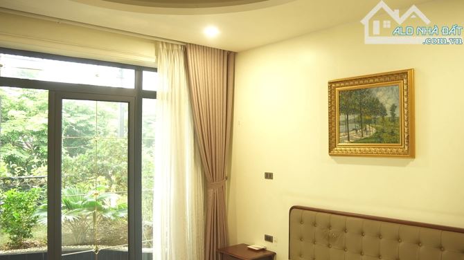 Cho thuê biệt thự View Hồ Thành Phố Giao Lưu. DT 180m2, 4 tầng. Full đồ Giá 80 triệu (thán - 8