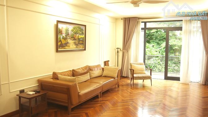 Cho thuê biệt thự View Hồ Thành Phố Giao Lưu. DT 180m2, 4 tầng. Full đồ Giá 80 triệu (thán - 9
