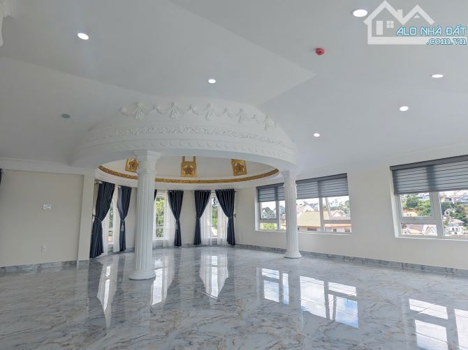 Bán 3 khối khách sạn 54 phòng đồi Huy Hoàng - đường Nguyễn Hữu Cảnh, P.8, thành phố Đà Lạt