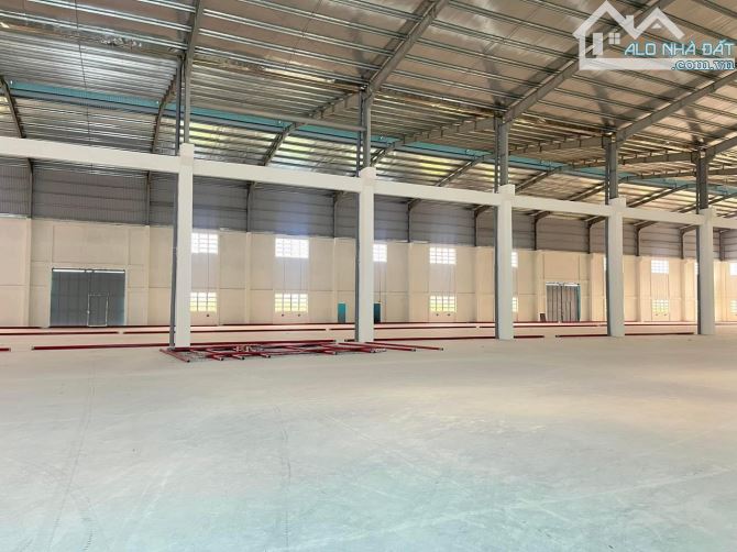 Cho thuê kho xưởng 5200m2 sạch đẹp giá tốt trong cụm Bến Lức Long An.