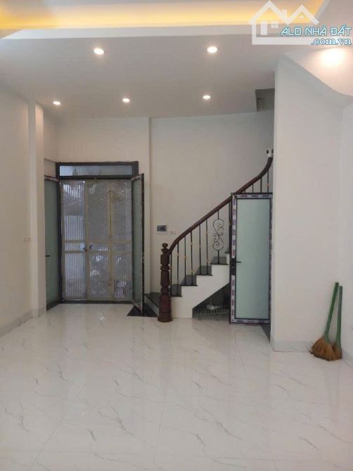 TIN THẬT Bán nhà Vĩnh Hưng 42m2, 4,95 tỷ, dân xây