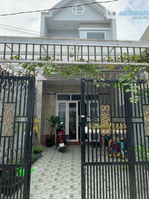 Nhà rẻ 2,7 tỷ dt 4,5 x 21 m thổ cư 91,3 m.ngay chợ Tân hiệp