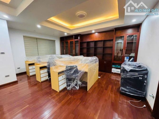 Giá Đầu Tư ! 36 Tỷ Hơn - 120M2 ,Nhà Phân Lô,Xuân La,Tây Hồ -Ô tô Tránh -Vỉa Hè -2 Mặt tiền