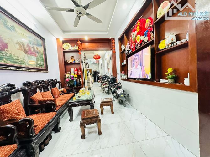 Hiếm ! Nhà Dân Xây - Triều Khúc - Thanh Xuân - 51M x 5 Tầng - Giá 9.5 Tỷ- Ô Tô