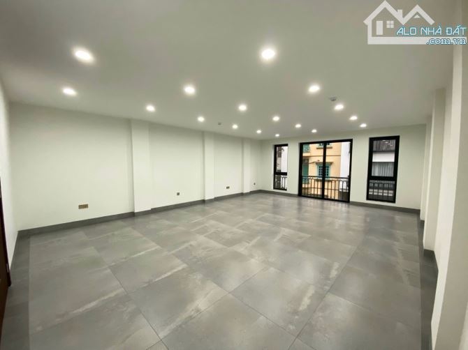 Cho thuê nhà mặt phố Thái Hà 100m2 x 4 tầng, Mặt tiền 6m Giá cực đẹp, Vị trí kinh doanh sầ