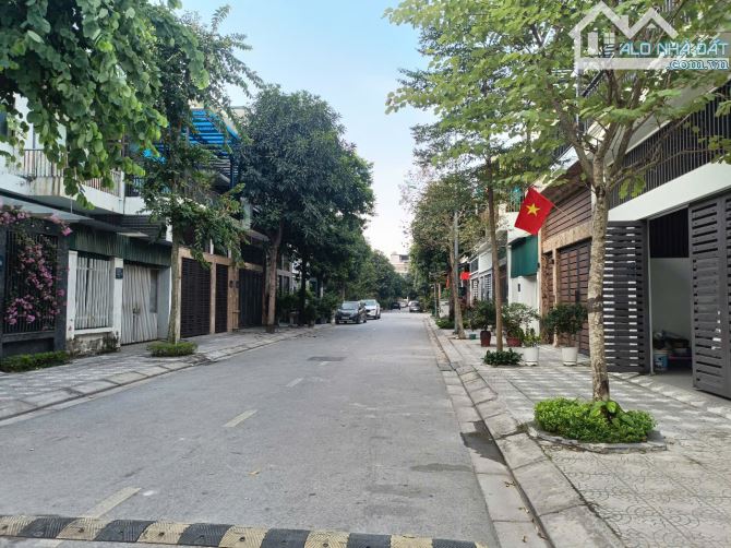 Bán LK Foresa Xuân Phương 96m2- 4T- vỉa hè ô tô tránh, giá 19.tỷ5