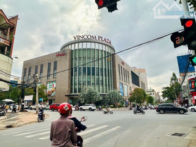 Bán căn Shophouse VinCom ngang 7m Phạm Văn Thuận, P. Tân Mai. Giá 16 tỷ 5. TL - 1