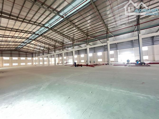 Cho thuê kho xưởng 5200m2 sạch đẹp giá tốt trong cụm Bến Lức Long An. - 1