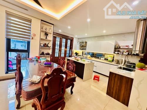 Biệt thự cách Vinhomes Riverside 400m - kinh doanh vip 46 tỷ - 1