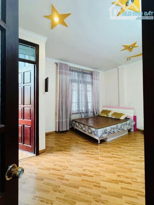 Nhà đệp ở ngay Lạc Long Quân Tây Hồ. DT50m, 4 tầng 4 ngủ MT5m Giá 9 tỷ - 1