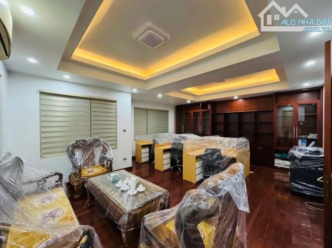 Giá Đầu Tư ! 36 Tỷ Hơn - 120M2 ,Nhà Phân Lô,Xuân La,Tây Hồ -Ô tô Tránh -Vỉa Hè -2 Mặt tiền - 2