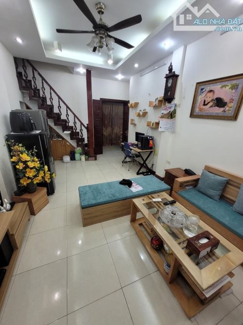 Bán Nhà Phố Bạch Mai - Ngõ Quỳnh , 42m², lô góc 2 mặt thoáng ngõ thông gần ô tô,, Chỉ 3ty8 - 1